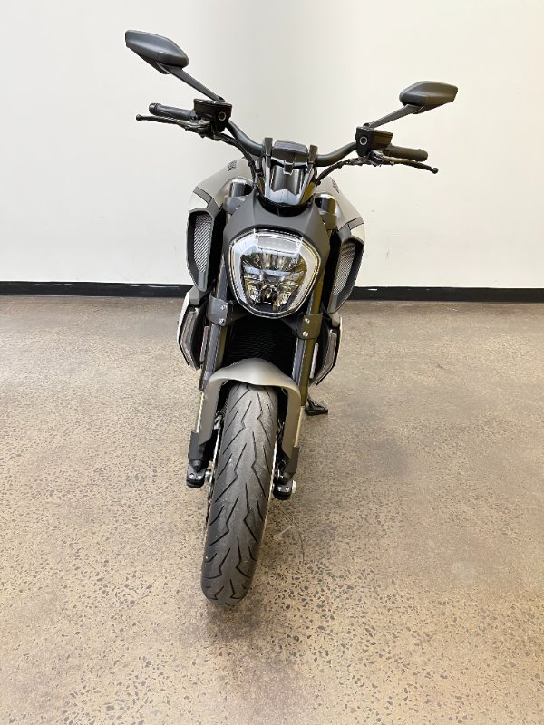 2019 DUCATI DIAVEL 1260 (SANDSTONE GREY) Grey