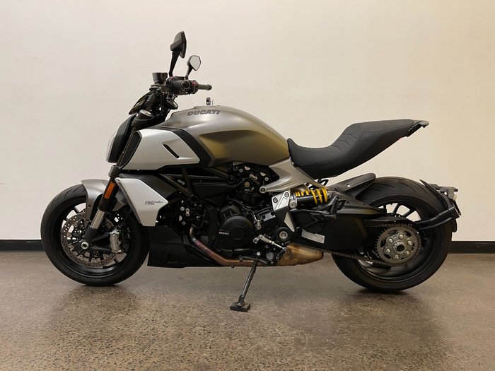 2019 DUCATI DIAVEL 1260 (SANDSTONE GREY) Grey