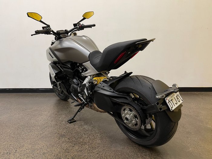 2019 DUCATI DIAVEL 1260 (SANDSTONE GREY) Grey