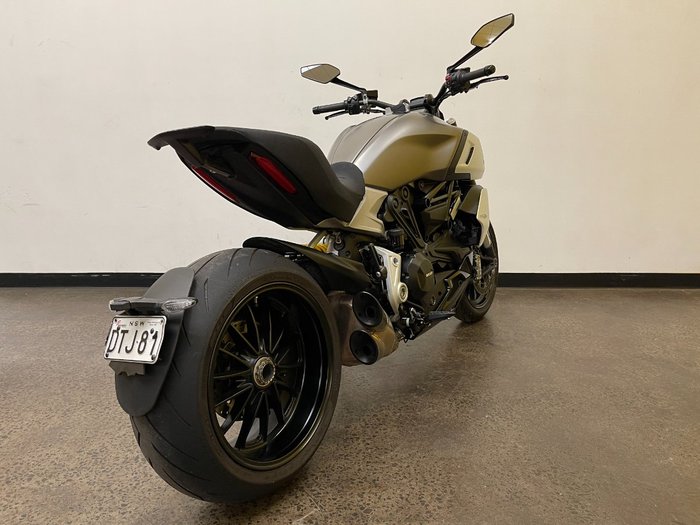 2019 DUCATI DIAVEL 1260 (SANDSTONE GREY) Grey