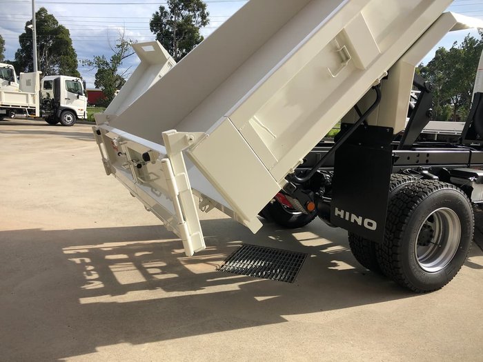 2021 HINO FC 1124 White