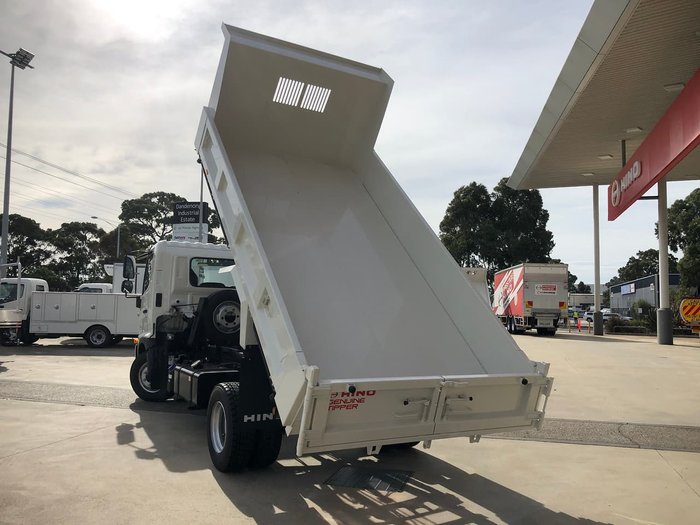 2021 HINO FC 1124 White