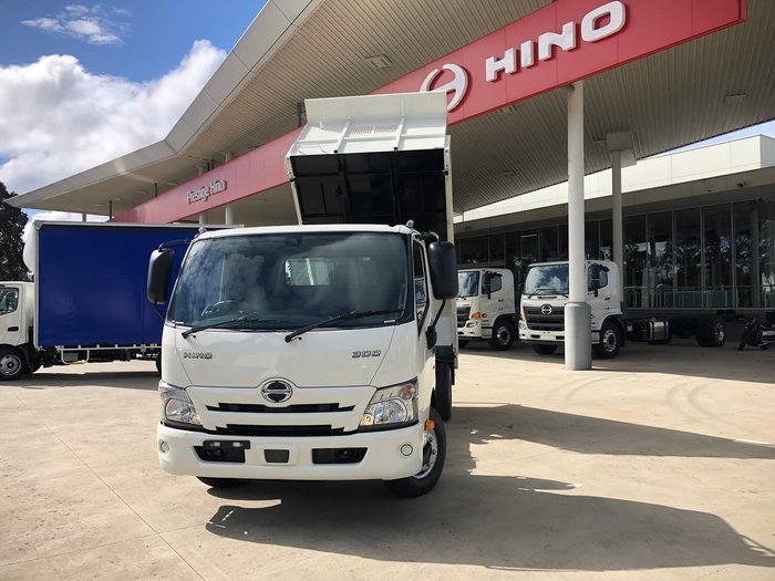 2021 HINO 300 SERIES 717 White