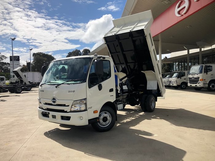 2021 HINO 300 SERIES 717 White