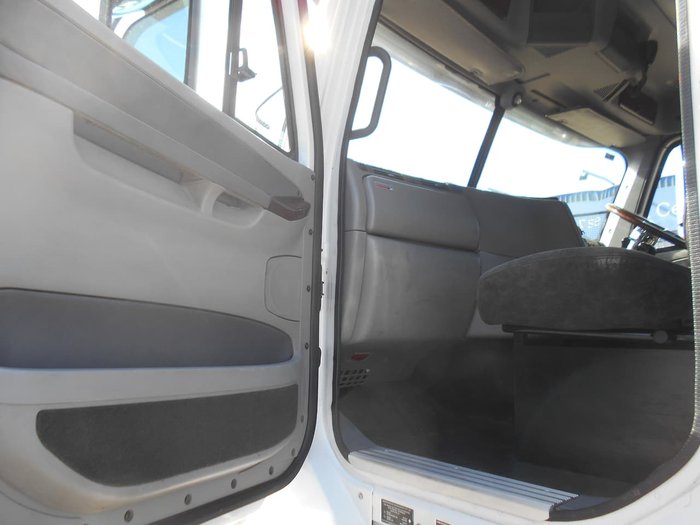 2007 FREIGHTLINER ARGOSY 101'' White