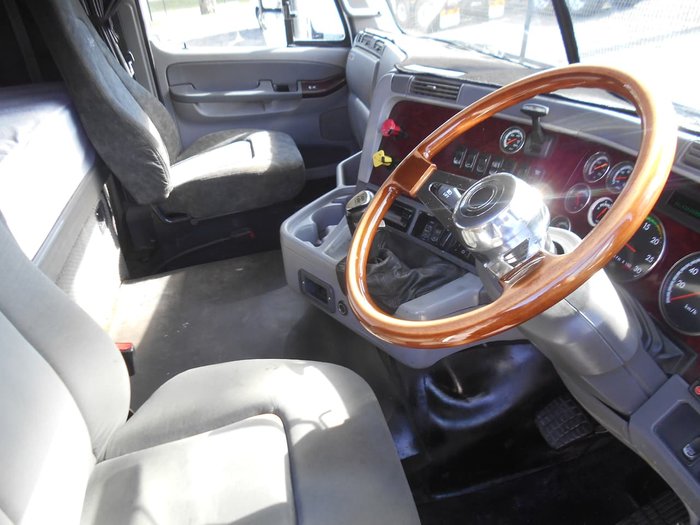 2007 FREIGHTLINER ARGOSY 101'' White