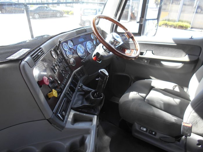 2007 FREIGHTLINER ARGOSY 101'' White