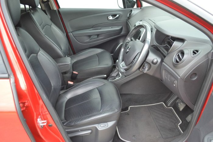 2017 Renault Captur Intens J87 RED WITH BLACK