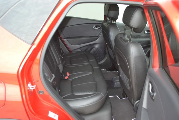 2017 Renault Captur Intens J87 RED WITH BLACK