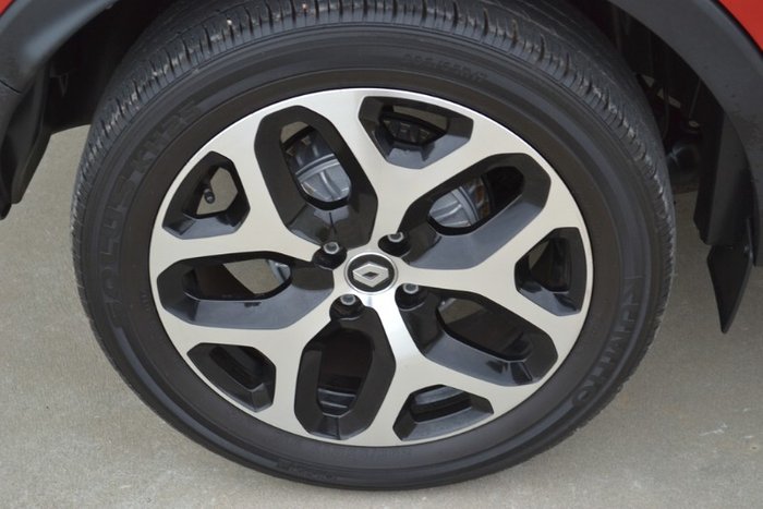 2017 Renault Captur Intens J87 RED WITH BLACK