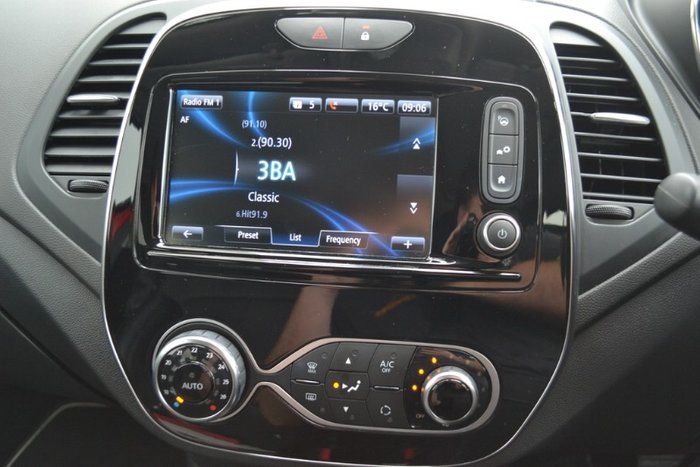 2017 Renault Captur Intens J87 RED WITH BLACK