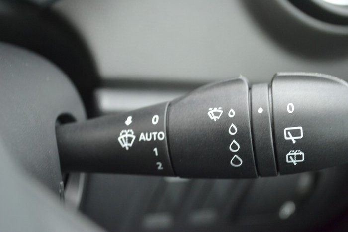 2017 Renault Captur Intens J87 RED WITH BLACK