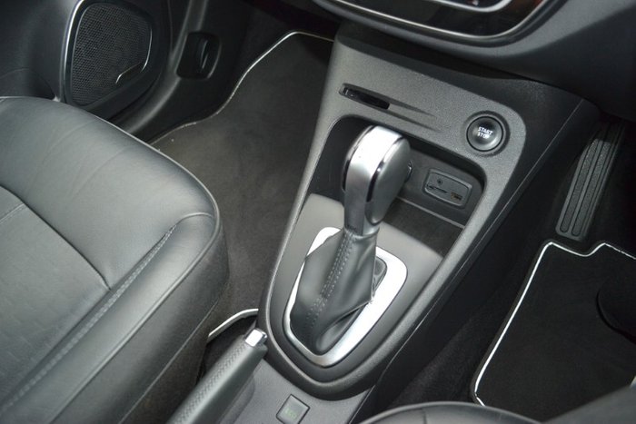 2017 Renault Captur Intens J87 RED WITH BLACK