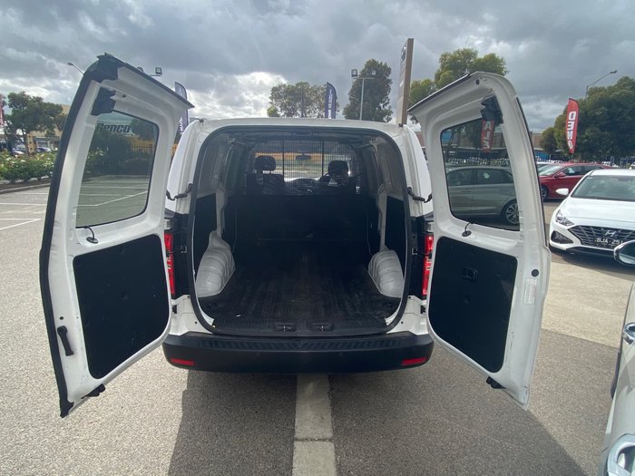 2016 Hyundai iLoad TQ3-V Series II MY16 Creamy White