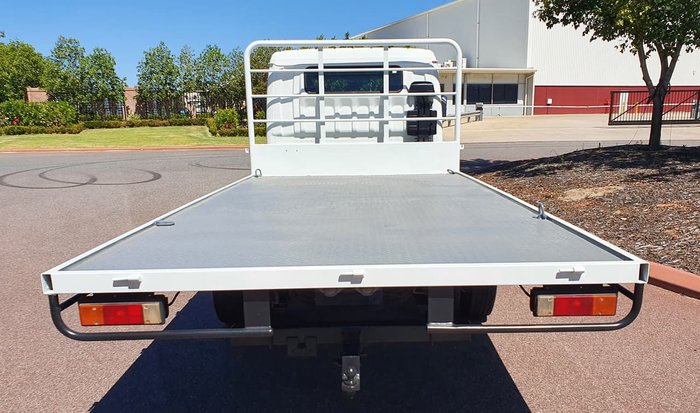 2013 FUSO 815 CANTER WHITE