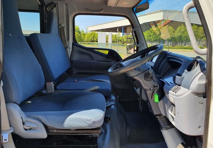 2013 FUSO 815 CANTER WHITE