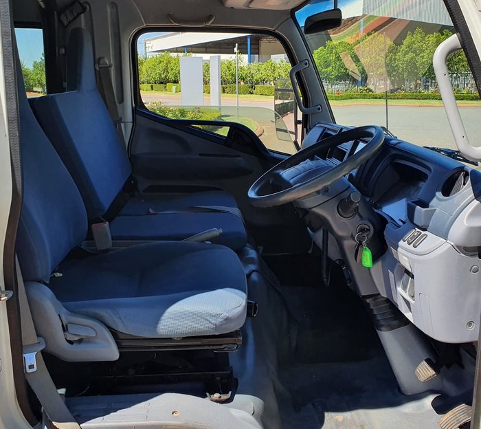 2013 FUSO 815 CANTER WHITE