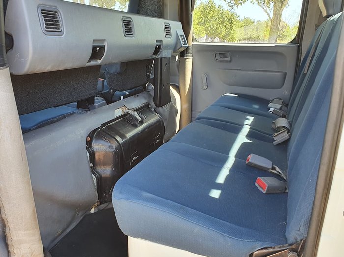 2013 FUSO 815 CANTER WHITE