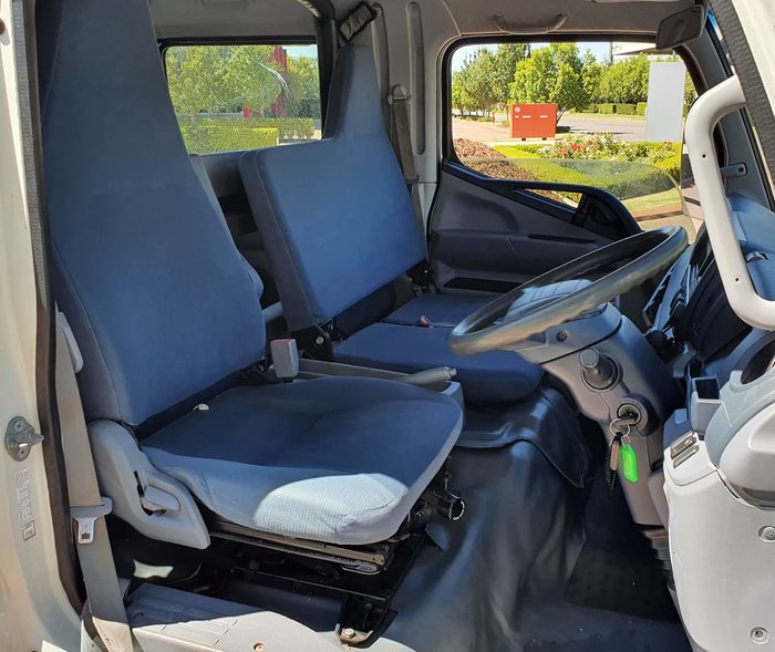 2013 FUSO 815 CANTER WHITE