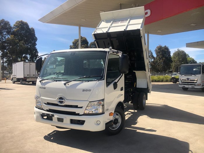 2021 HINO 716 White