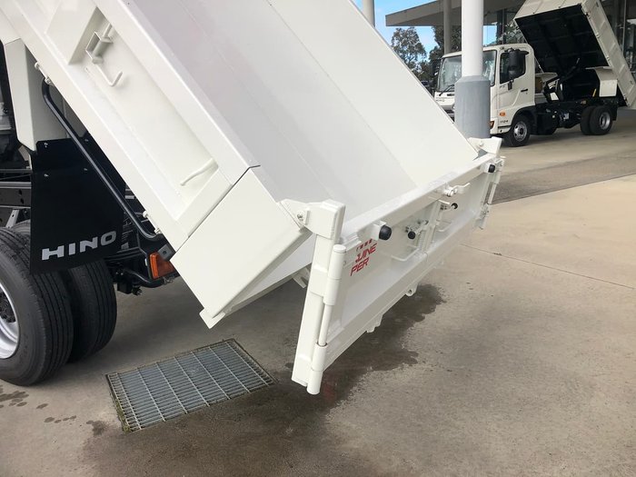 2021 HINO 300 SERIES 917