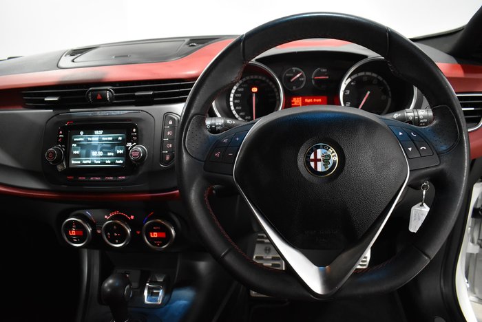 2015 Alfa Romeo Giulietta Distinctive Series 1 White