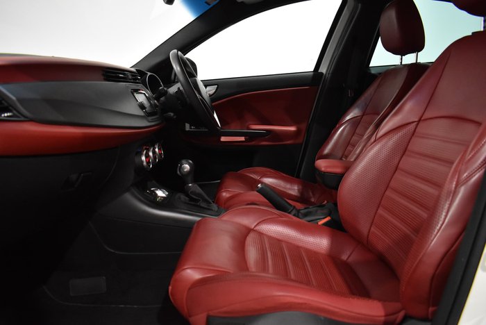 2015 Alfa Romeo Giulietta Distinctive Series 1 White