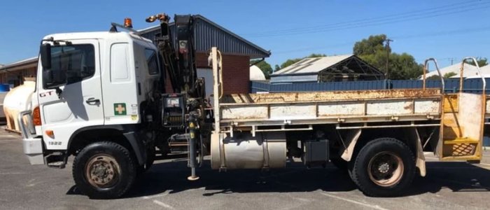 2010 HINO 500 SERIES WHITE