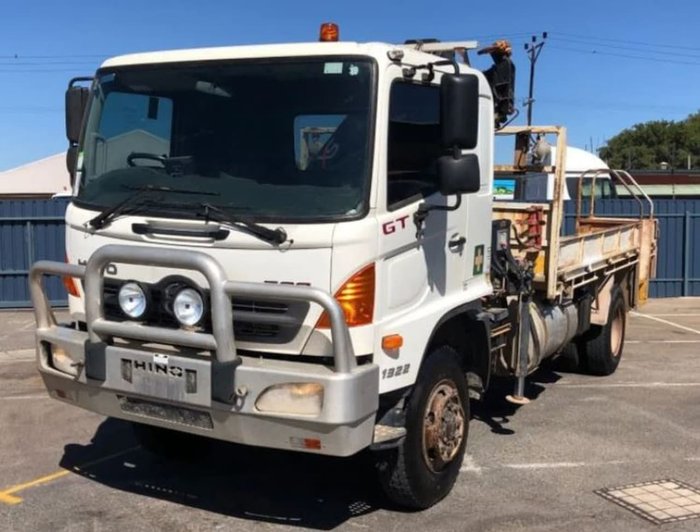 2010 HINO 500 SERIES WHITE