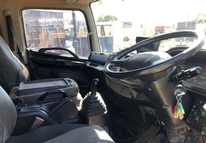 2010 HINO 500 SERIES WHITE