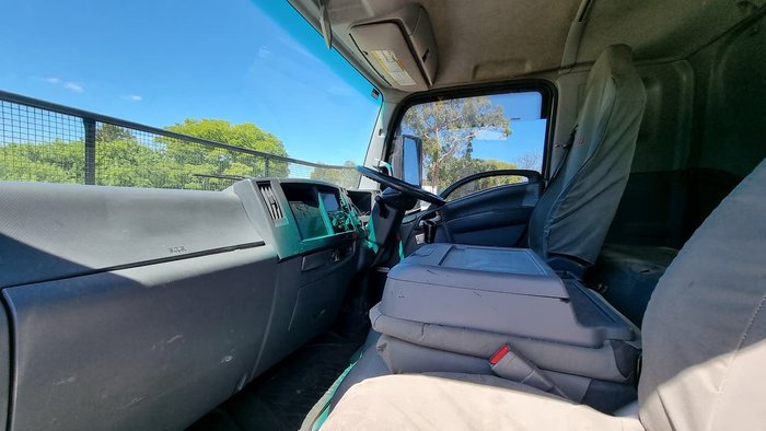 2014 ISUZU FRR 600 WHITE