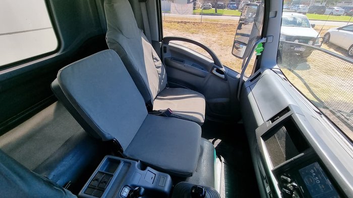 2014 ISUZU FRR 600 WHITE