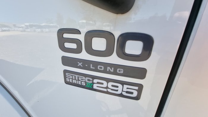 2014 ISUZU FRR 600 WHITE