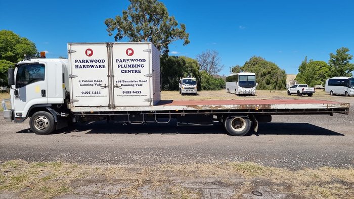 2014 ISUZU FRR 600 WHITE