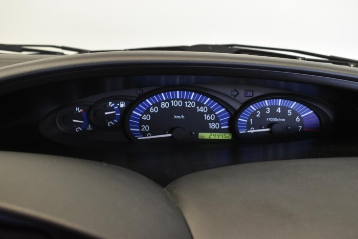 2004 Toyota Tarago GLi ACR30R MY03 Powder White