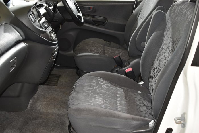 2004 Toyota Tarago GLi ACR30R MY03 Powder White