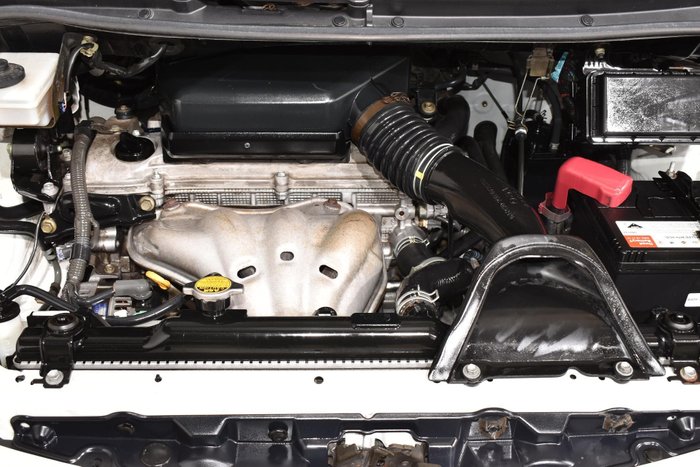 2004 Toyota Tarago GLi ACR30R MY03 Powder White