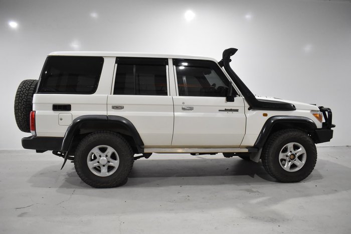 2016 Toyota Landcruiser Workmate VDJ76R 4X4 Dual Range French Vanilla