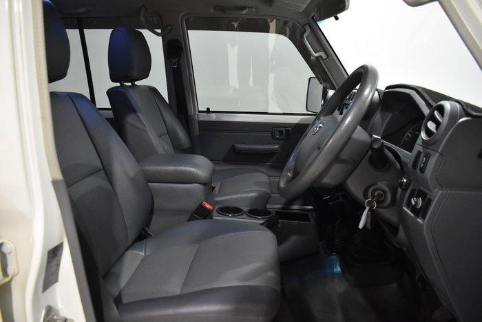 2016 Toyota Landcruiser Workmate VDJ76R 4X4 Dual Range French Vanilla