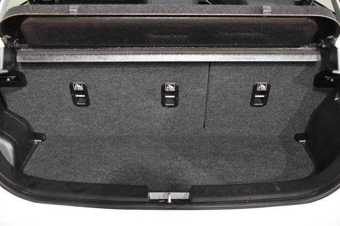 2015 Suzuki Swift GLX Navigator FZ MY15 Snow White