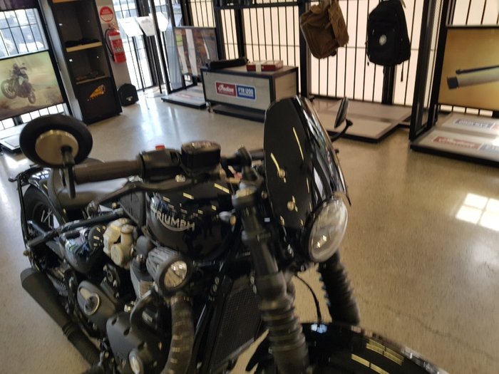 2018 Triumph BONNEVILLE BOBBER BLACK Black