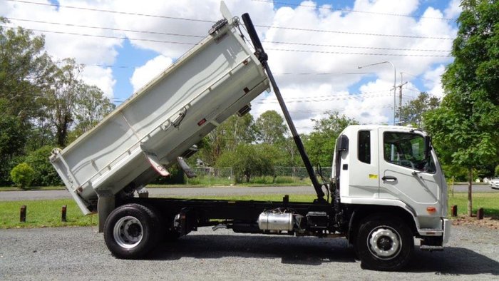 2015 FUSO FM 1627 White