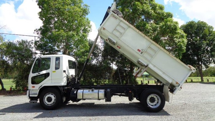 2015 FUSO FM 1627 White