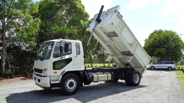 2015 FUSO FM 1627 White