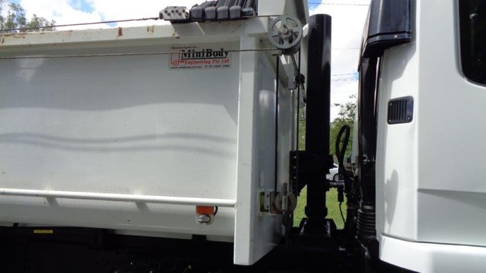 2015 FUSO FM 1627 White