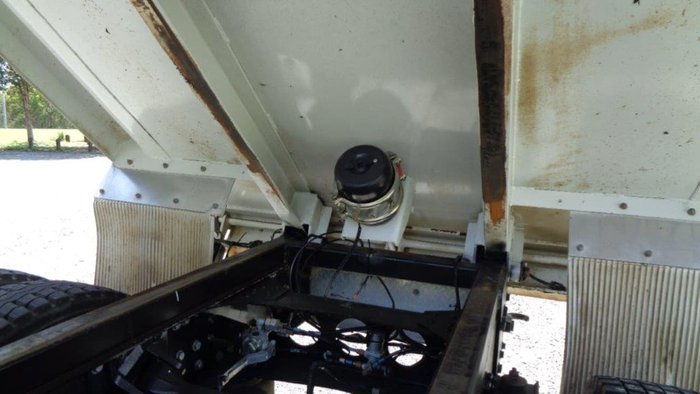 2015 FUSO FM 1627 White