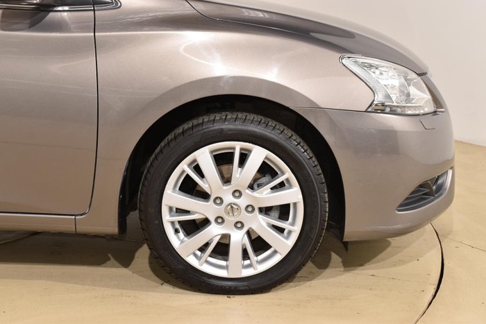 2013 Nissan Pulsar Ti B17 Brown