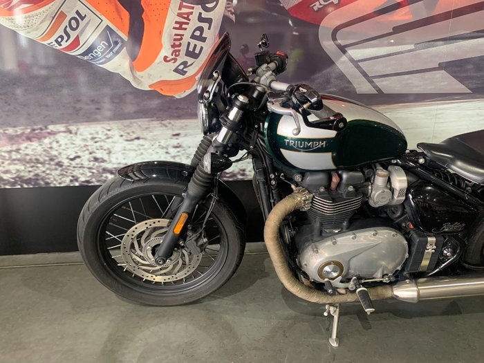 2017 Triumph BONNEVILLE BOBBER Green