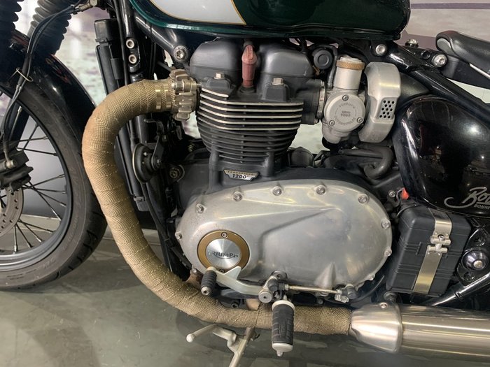 2017 Triumph BONNEVILLE BOBBER Green