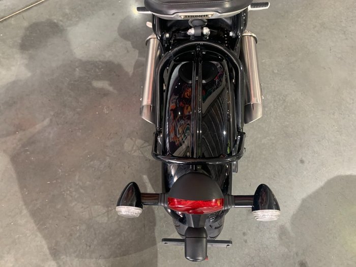 2017 Triumph BONNEVILLE BOBBER Green